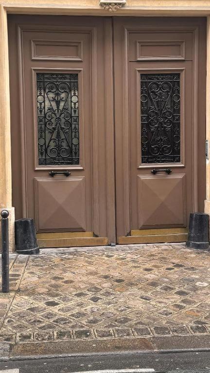 Bastille Near Monument 3p 2 Beds Space *